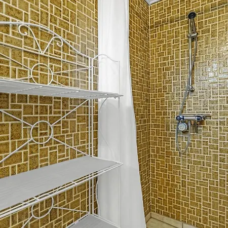 Apartament In With Wifi